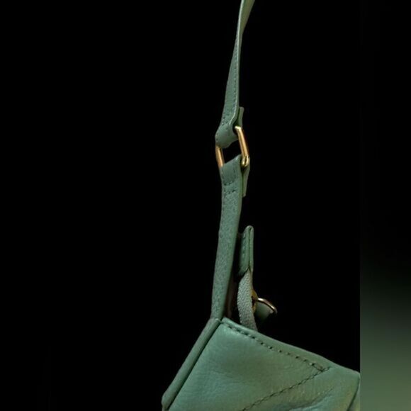 Absolutely adorable Perlina minty green crossbody leather bag…great quality! EUC - Picture 12 of 14